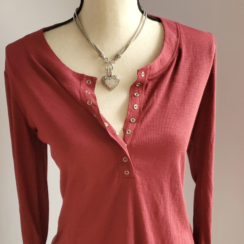 Maurice Henley top